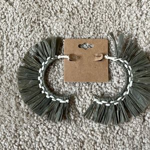 Cool rafta earrings, light as a feather, sure to steal the accessory show!